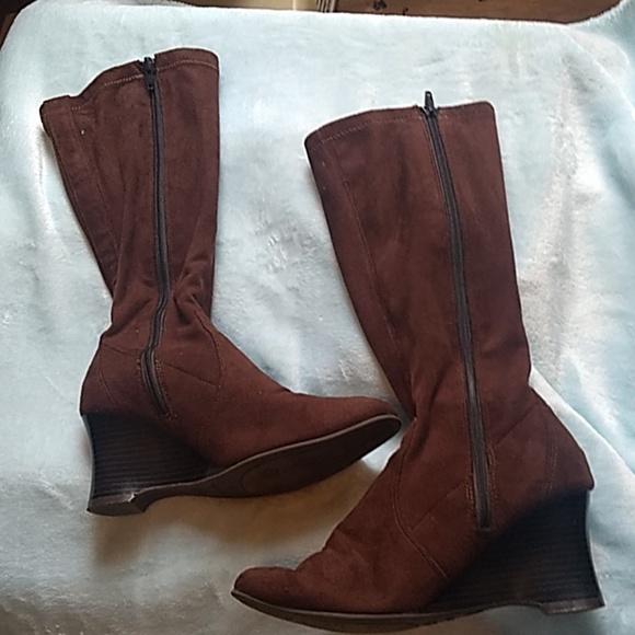 Women's 6.5 brown tall boots - Picture 2 of 2